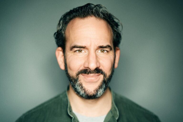 Philipp Scharrenberg Verwirren ist menschlich - Pressefoto quer Foto: Marvin Ruppert